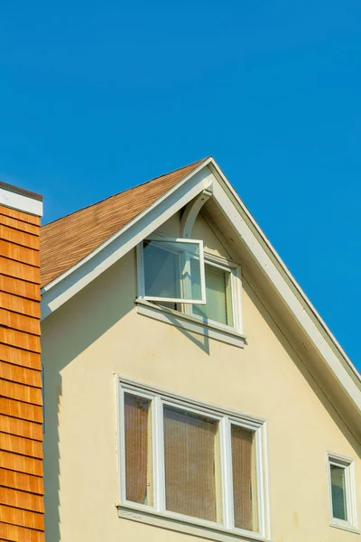 Beige Stucco House Slatted Wood Chimney Timber White Window Accents — Stock Photo, Image