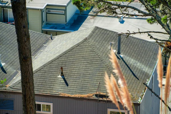 Dachterrasse Einem Vorort Mit Umgebenden Bäumen Und Laub Von Der — Stockfoto