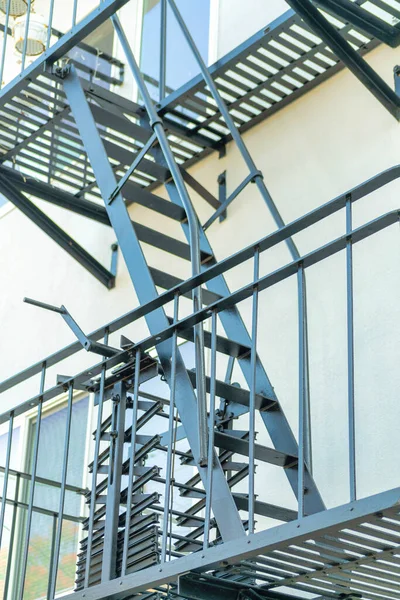 Close Tiro Escada Com Saída Incêndio Externo Lado Edifício Casa — Fotografia de Stock