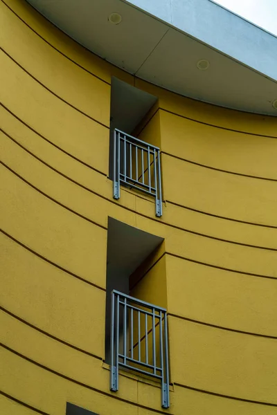 Yellow Building Design Stucco Cement White Roof Architecture Black Balconies — Stock Photo, Image