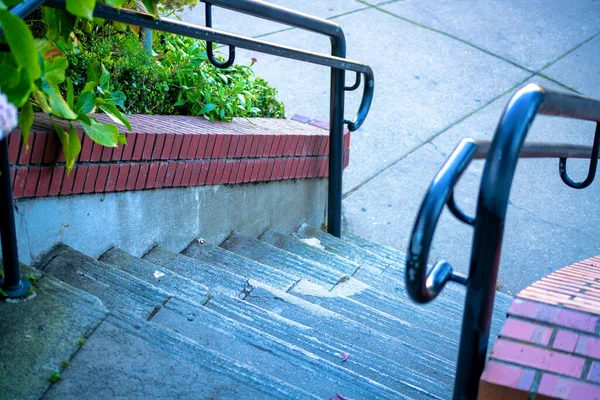 Foco Seletivo Escadas Com Degraus Cimento Parede Contenção Tijolos Com — Fotografia de Stock