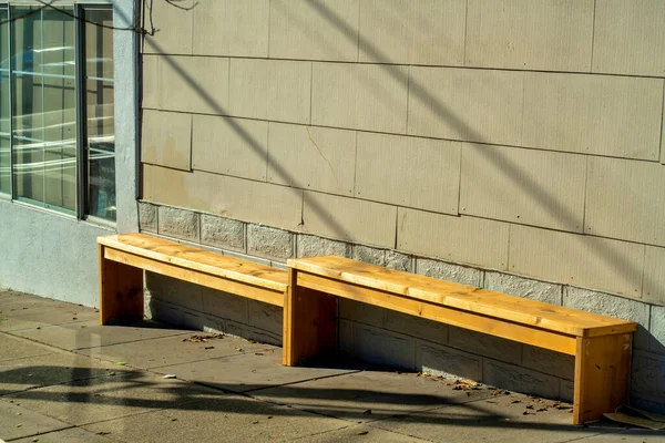 Hillside Bench Uneven Legs Passersby Pedestrians Sit Rest Modern Downtown — Stock Photo, Image