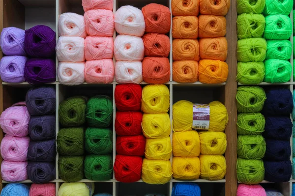 Hilos Colores Para Venta Tienda — Foto de Stock