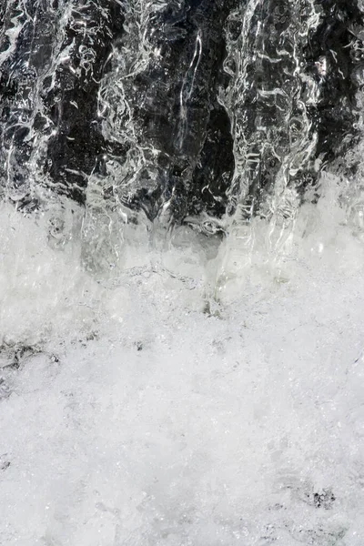 Horský Pramen Malým Vodopádem — Stock fotografie