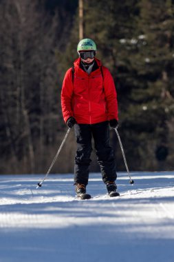 Bulgaristan 'ın Bansko tatil beldesinde kayak yapanlar