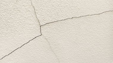 Eski beton duvardaki çatlakların resmi, arka plan için tuğlalardaki çatlaklar.