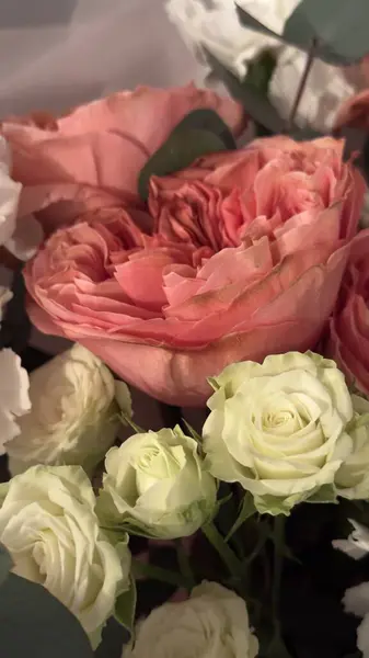 güzel bir buket gül