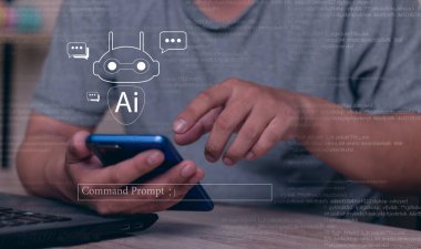 Yapay Zeka 'dan Chatbot Sohbeti. Teknoloji, akıllı robot yapay zeka kullanan bir adam komut girerek bir şey üretiyor, gelecekteki teknolojik dönüşüm..