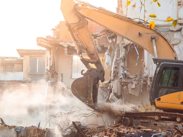 Sloop Van Een Huis Met Een Graafmachine Vernietigd Door Een — Stockfoto