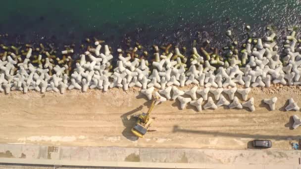 Luftbild Tetrapods Wellenbrecher Wird Von Bagger Installiert Die Küste Schützen — Stockvideo
