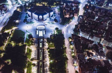 Hava aracı Sofya sokaklarında ve Ulusal Kültür Sarayı 'nda bir gece çekim yaptı. Bulgaristan 'ın başkenti, Bulgaristan' a Seyahat