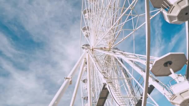 Low Angle Ferris Wheel Amusement Park Wheel Cabins Motion Summer — Stock Video