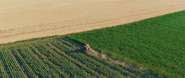 Hava Görüntüleme Sistemi Tarla Sürme Tarlasına Sahip Dron Traktörü Toprağı — Stok video