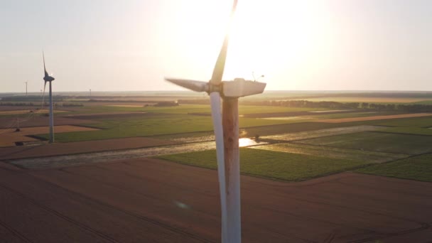Wartung Von Windkraftanlagen Aus Der Luft Bei Sonnenuntergang Öldichtung Aufgrund — Stockvideo