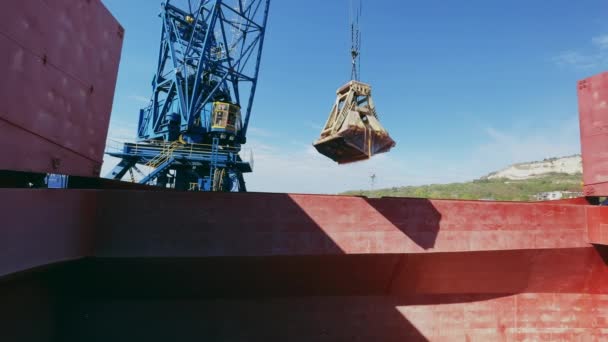 Ship Loaded Grain Using Port Cranes Loading Grain Wheat Dry — стоковое видео