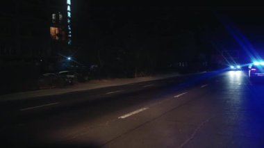 Sunny Beach, Bulgaristan - 03 08 2024: Araba konsolu kamera görüntüsü Polis, Dark Street 'te yaya ile ölümcül araba kazası geçirdi