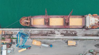 Mısır Uluslararası Dağıtım için Kargo Ambarına yükleniyor. Yukarıdan aşağıya doğru. 4k görüntü