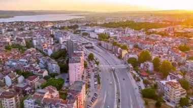 Bulgaristan 'a seyahat etmek, Varna' nın Varna Gölü 'ne olan hiperhızlandırılmış hava görüntüsü. 4k görüntü