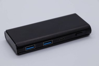 USB girişi için çoklu port, siyah ve küçük nesne