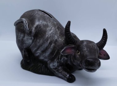 Bronzdan bir boğa süslemesi