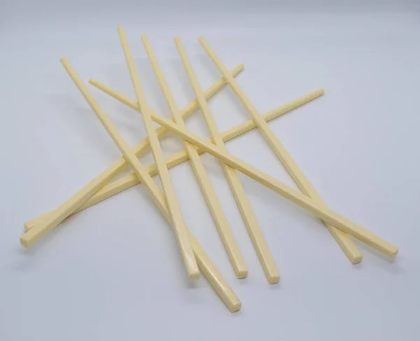 Κλασικό Κίτρινο Chopsticks Λευκό Φόντο — Φωτογραφία Αρχείου