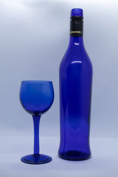 Copo Vinho Vidro Azul Garrafa Vinho Azul — Fotografia de Stock
