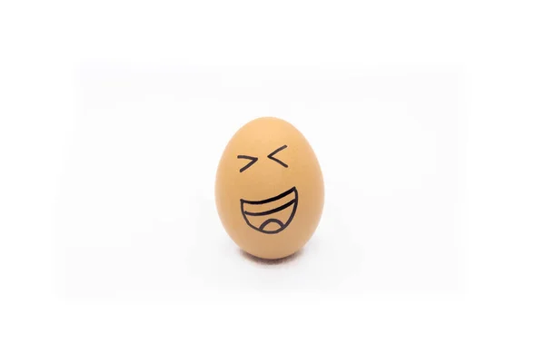 Beyaz Arka Planda Gülen Bir Yumurta — Stok fotoğraf