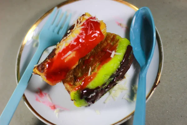 stock image Traditional snacks, commonly called Pukis cakes, are delicious and sweet, served on a minimalist and aesthetic plate. Pukis cakes are very popular in Indonesia because of their soft and sweet texture. Usually they are sold in traditional markets.