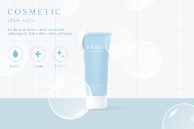 Banyo arka planında baloncuklu yüz temizleyici ve kozmetik ürün.