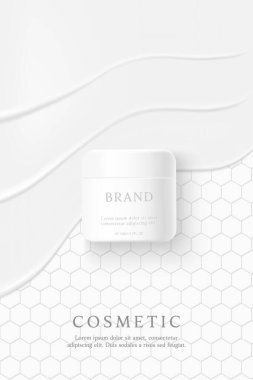Kozmetik ürünleri ve cilt bakım ürünleri beyaz arka planda krem desenli reklamlar.