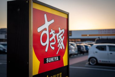 Sukiya, Japon pilav restoranı ve servis servisi.