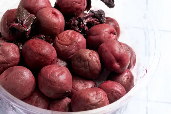 Umeboshi veya Japon eriği turşusu 