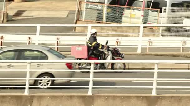 Post Brevbärare Eller Brevbärare Sin Motorcykel Moped Eller Motorcykel För — Stockvideo