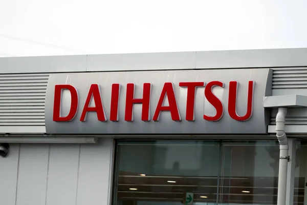 Daihatsu araba satıcısı ve mağaza binası.. 