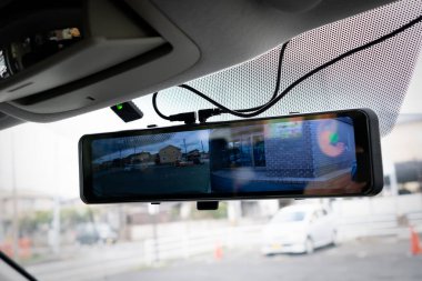 4K dikiz aynası ve konsol kamerası yüklendi. 