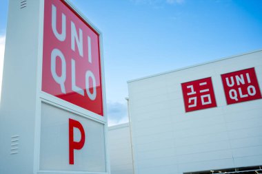 Orio, Kitakyushu, Fukuoka, Japonya 'daki Uniqlo mağazası.