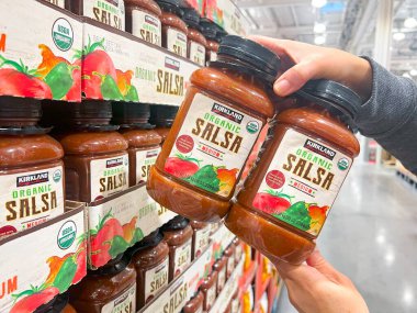 Costco 'da Kirkland Organik Salsa' yı yakalama