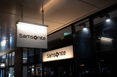 Samsonite mağaza önü logosu ve işareti.