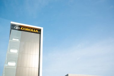 Toyota Corolla Araba Kule Cam Showroom