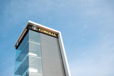 Toyota Corolla Araba Kule Cam Showroom