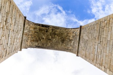 Madrid, Sierra de Guadarrama 'daki Cofio Nehri' ni geçen demiryolu köprüsü.
