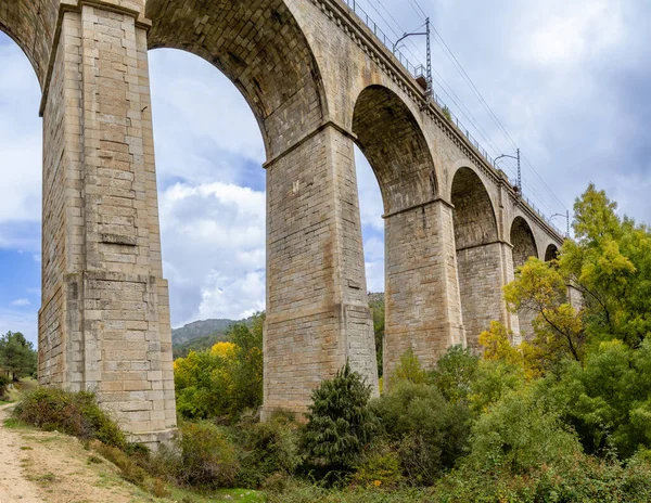 Ponte Ferroviária Que Atravessa Rio Cofio Serra Guadarrama Madrid — Fotografia de Stock