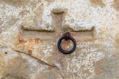 Madrid 'in Ponton de la Oliva denilen bölgesinde dikey bir duvarda metal halka.