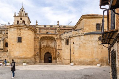 Madrid, İspanya - 29 Ekim 2022: Madrid, İspanya 'daki Ortaçağ şehri Torrelaguna' nın tarihi binaları