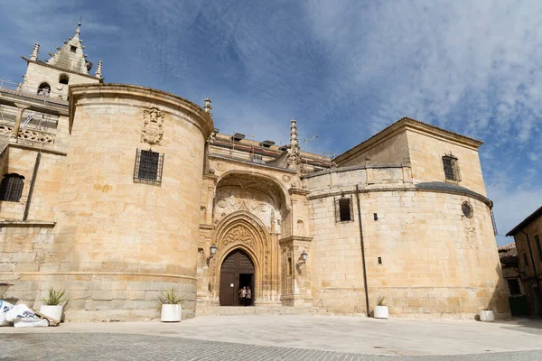 西班牙马德里 2022年10月29日 西班牙马德里中世纪城市Torrelaguna历史中心的圣玛丽玛格达莱娜教堂 — 图库照片