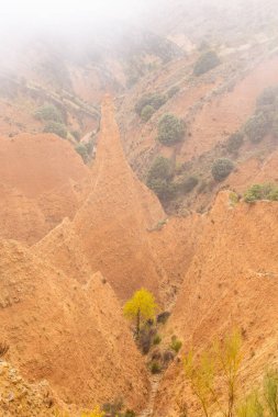 Yüzyıllar boyunca İspanya 'nın Guadalara ve Madrid eyaletleri arasında sisle kaplı 