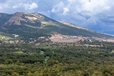 Yeşil Haç Limanı 'ndan San Lorenzo de El Escorial Kraliyet Koltuğu manzarası