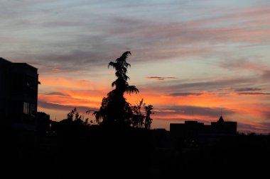 İspanya, Madrid 'in Carabanchel mahallesinde şafak söküyor.