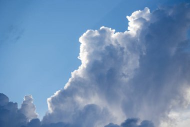 Fırtınalı bulutlu dramatik gökyüzü