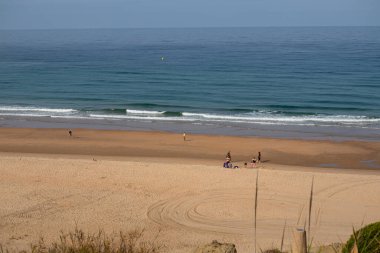 La Barrosa plajı, sular çekildiğinde, Sancti Petri, Chiclana de la Frontera, Cadiz, İspanya